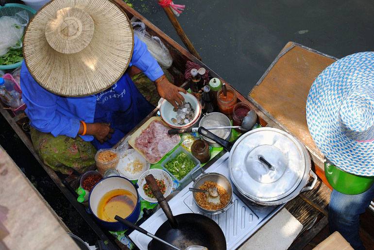 Schwimmender Markt in Thailand