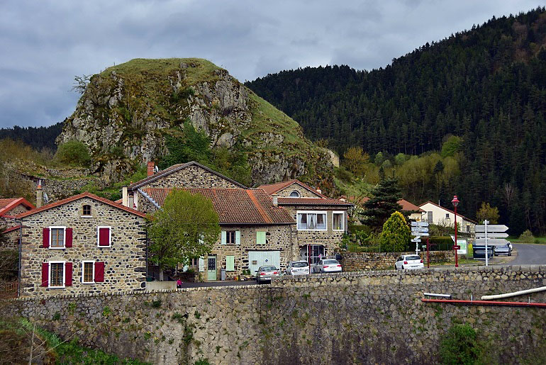 Dorf auf dem Weg nach Ussel