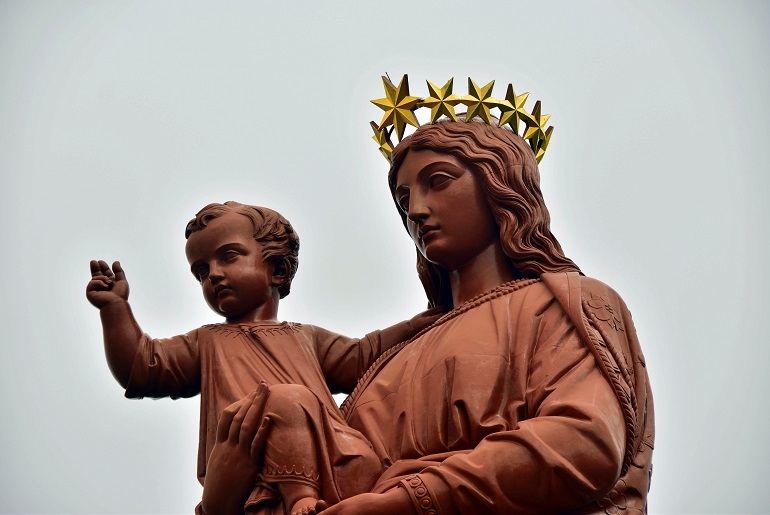 Statue Notre Dame de France