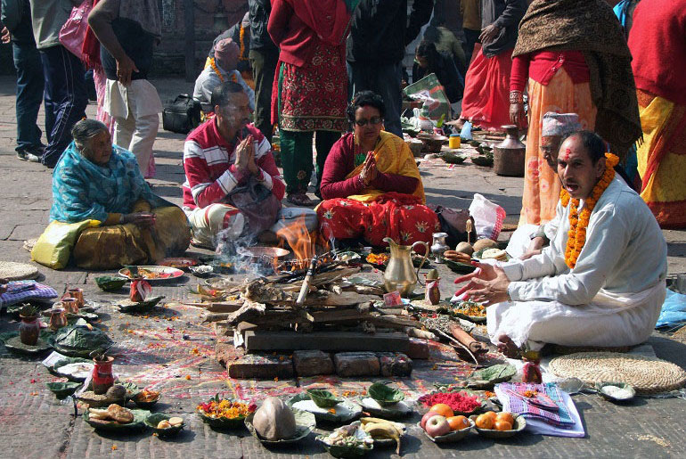 Gebetszeremonie in Patan