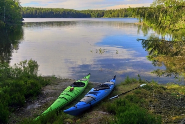 Kajaks in der Bucht
